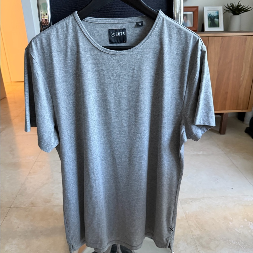 Men's Cuts AO split helm Classic Gray Tee